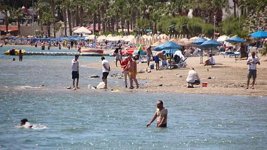 Hava yeniden ısındı, plajlar doldu