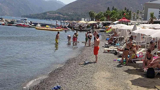 Havalar ısındı, tatilciler denizde serinledi
