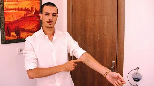 Hayalleri için sildirmek istediği dövmeler kabusu oldu
