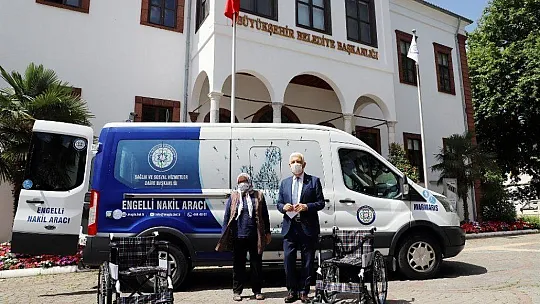Hayırseverlerden Büyükşehir'e tekerlekli sandalye bağışı