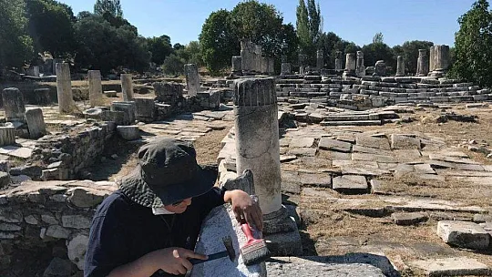 Hekate kutsal alanında sütunlar ortaya çıkıyor