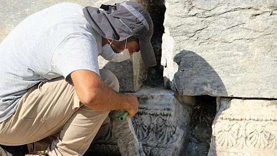 Hekate kutsal alanında sütunlar ortaya çıkıyor