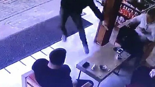 Herkesin gözü önde kurşun yağmuruna tuttu