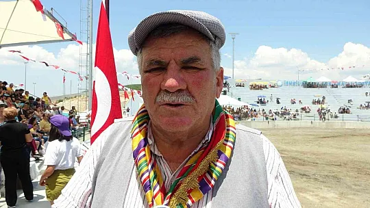 Hızını alamayan kızgın boğa sahibini öldürüyordu
