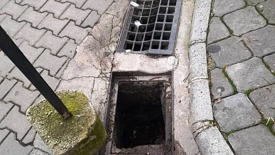 Hurdacıdan, mazgal kapağı topladılar