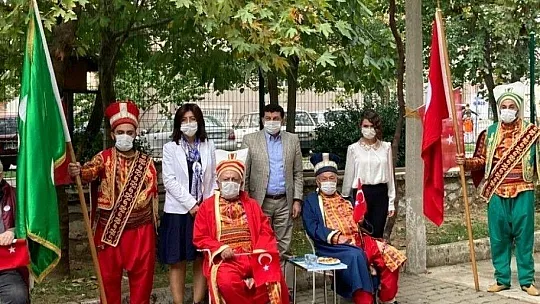 HUZUREVİ MEHTER TAKIMI İLK GÖSTERİSİNİ YAPTI