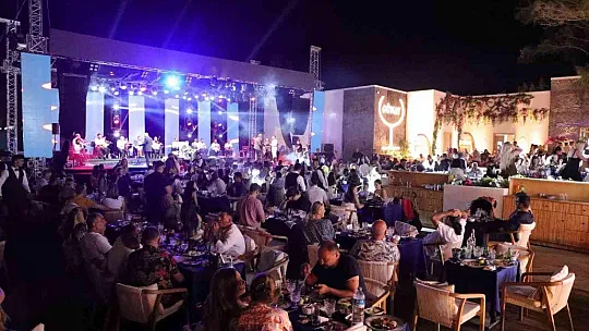 İbrahim Tatlıses 15 yıl aradan sonra Bodrum'da hayranlarıyla buluştu