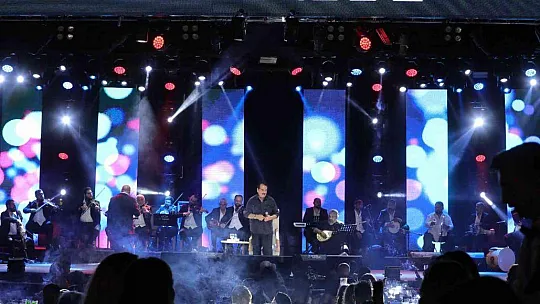 İbrahim Tatlıses 15 yıl aradan sonra Bodrum'da hayranlarıyla buluştu