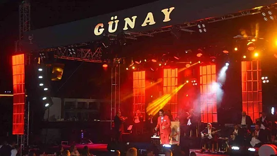 İBRAHİM TATLISES, HAYRANLARINA UNUTULMAZ BİR GECE YAŞATTI