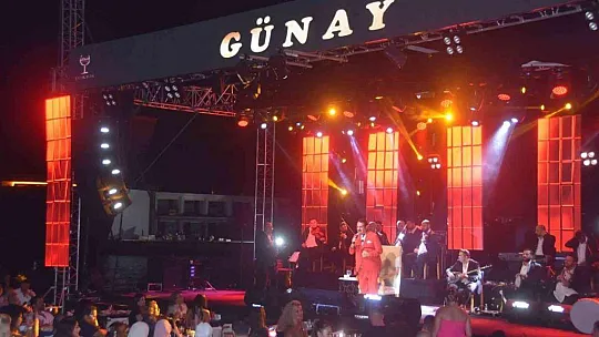 İBRAHİM TATLISES, HAYRANLARINA UNUTULMAZ BİR GECE YAŞATTI