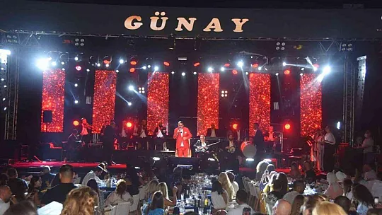 İBRAHİM TATLISES, HAYRANLARINA UNUTULMAZ BİR GECE YAŞATTI