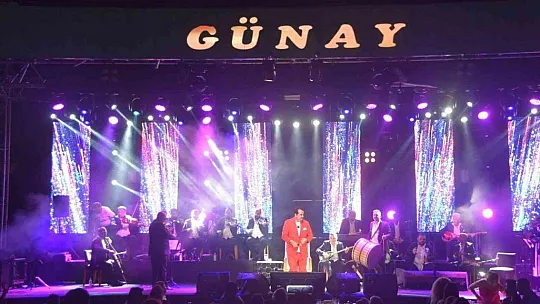 İBRAHİM TATLISES, HAYRANLARINA UNUTULMAZ BİR GECE YAŞATTI