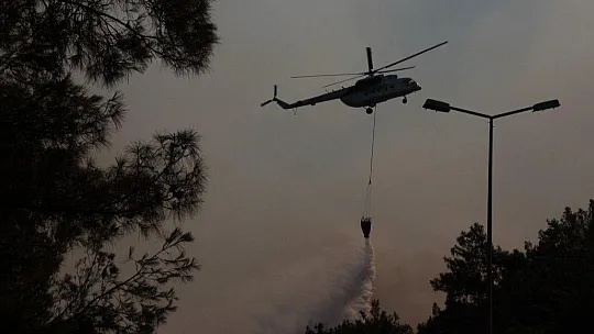 İçmeler yolunda alevler yolu kapattı
