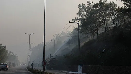 İçmeler yolunda alevler yolu kapattı