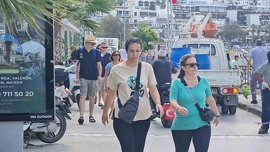 İki gemi ile Bodrum'a 1982 yolcu geldi