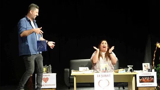 İki kişilik komedi oyunu 'Ruh Öküzüm' Marmaris'te sahne aldı