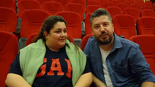 İki kişilik komedi oyunu 'Ruh Öküzüm' Marmaris'te sahne aldı