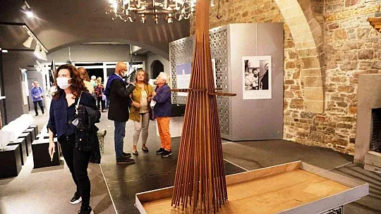İlhan Koman ile 100 yıl heykel sergisi sanatseverlerle buluştu