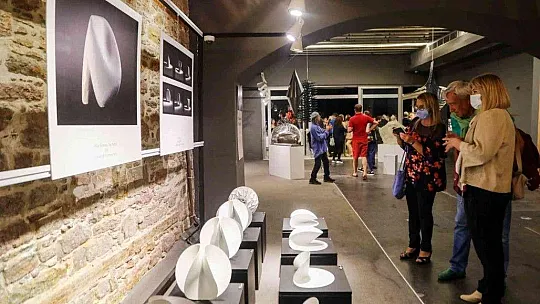 İlhan Koman ile 100 yıl heykel sergisi sanatseverlerle buluştu