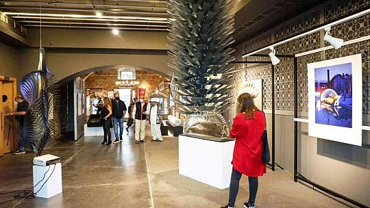 İlhan Koman ile 100 yıl heykel sergisi sanatseverlerle buluştu