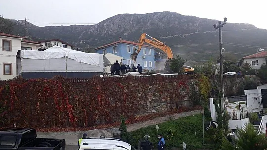 İmara aykırı yapılar yıkılmaya devam ediyor