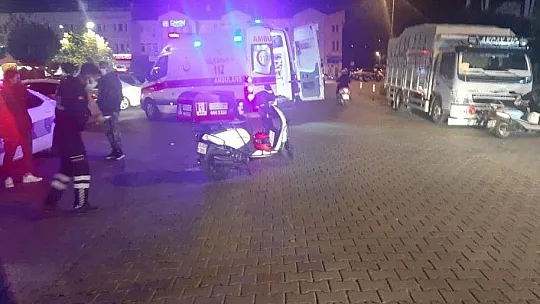 Kurye genç kıza çarptı: 2 yaralı