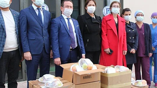 İlçe Başkanı Öztürk yılbaşında sağlık çalışanlarını unutmadı