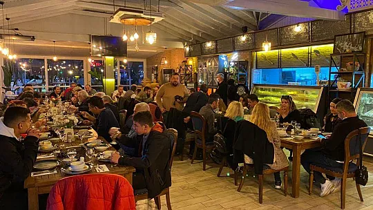 Emrah Doğu'dan iftar yemeği