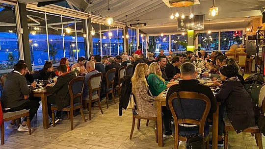 Emrah Doğu'dan iftar yemeği