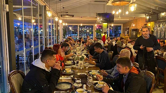 Emrah Doğu'dan iftar yemeği