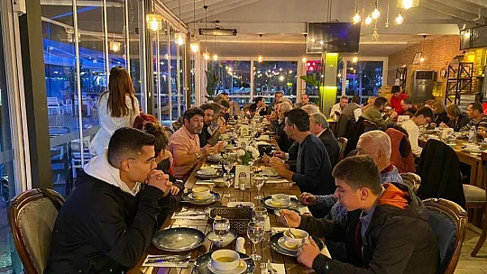 Emrah Doğu'dan iftar yemeği