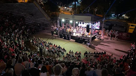 Telmessos Antik Tiyatro'da senfonik destan sahnelendi