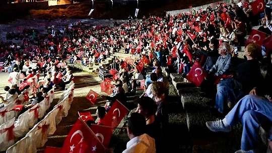 Telmessos Antik Tiyatro'da senfonik destan sahnelendi