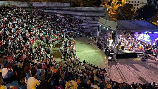 Telmessos Antik Tiyatro'da senfonik destan sahnelendi