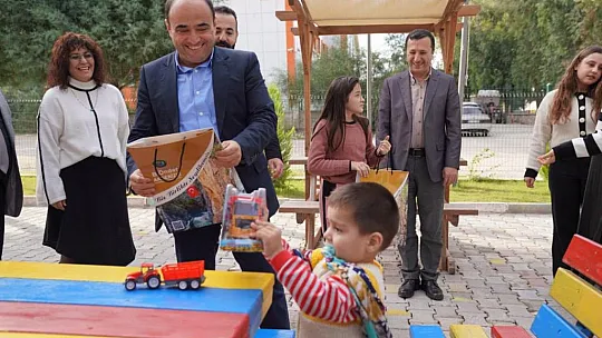 Başkan Akdenizli, Engelli Bireyleri Okullarında Ziyaret Etti