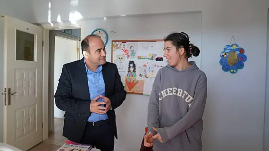 Başkan Akdenizli, Engelli Bireyleri Okullarında Ziyaret Etti