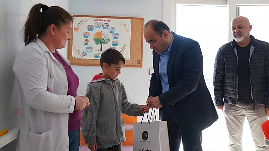 Başkan Akdenizli, Engelli Bireyleri Okullarında Ziyaret Etti