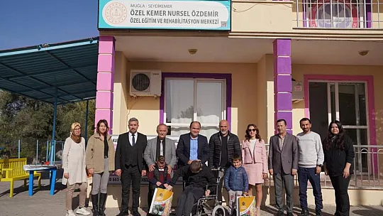 Başkan Akdenizli, Engelli Bireyleri Okullarında Ziyaret Etti