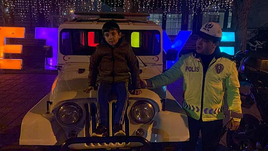 Fethiye Polisi'nden Küçük Çocuklara Jest