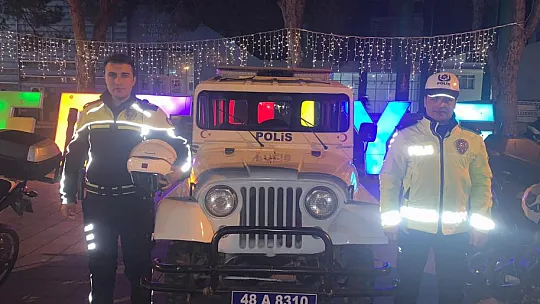 Fethiye Polisi'nden Küçük Çocuklara Jest