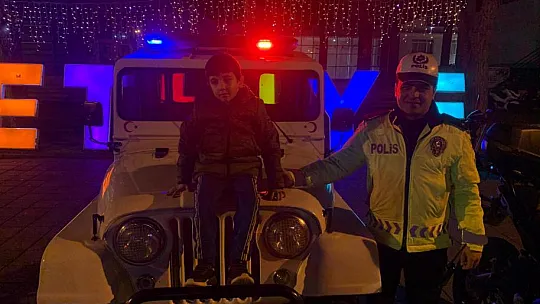 Fethiye Polisi'nden Küçük Çocuklara Jest