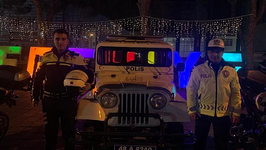 Fethiye Polisi'nden Küçük Çocuklara Jest