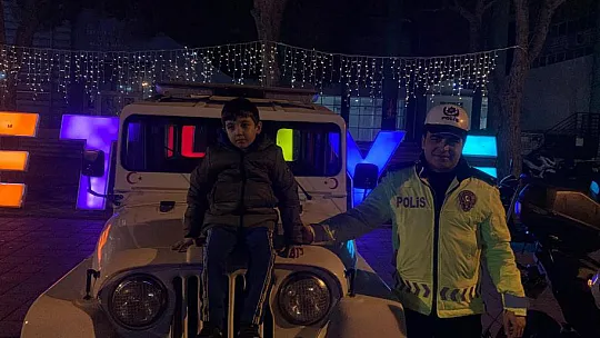 Fethiye Polisi'nden Küçük Çocuklara Jest