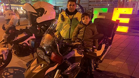 Fethiye Polisi'nden Küçük Çocuklara Jest