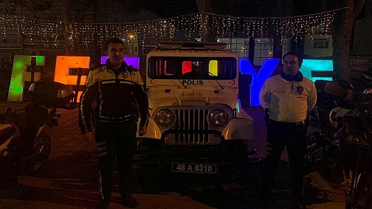 Fethiye Polisi'nden Küçük Çocuklara Jest