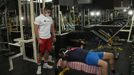 Spor salonları yeniden faaliyete başladı