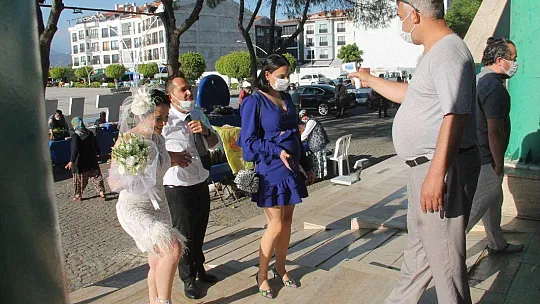 Fethiye'de nikahlar açık havada kıyılıyor