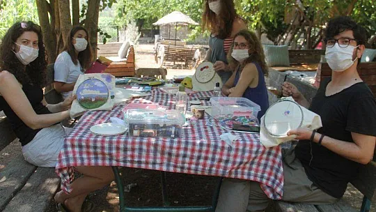 BU KAMPTA SANAT VE DOĞA İÇ İÇE