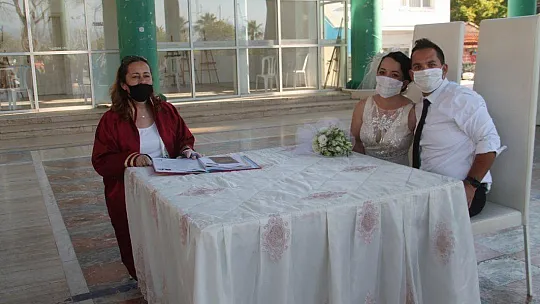 Fethiye'de nikahlar açık havada kıyılıyor