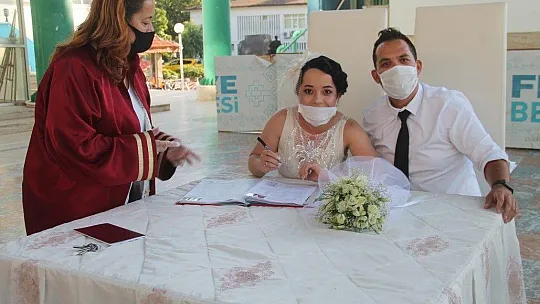 29 ülkeden 151 yabancı Fethiye'de evlendi